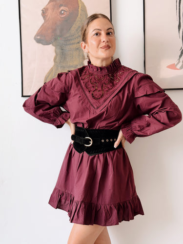 Vestido romántico berenjena