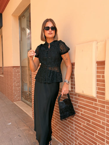 Blusa encaje negra MOMA
