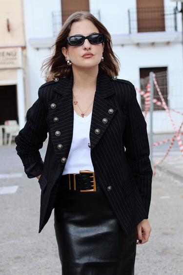 Blazer abotonada negra