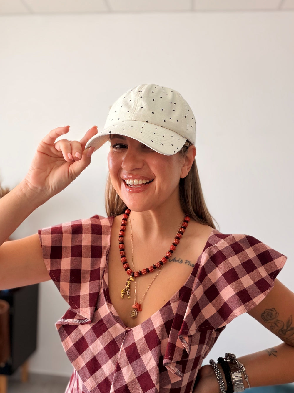 Gorra lunares beige