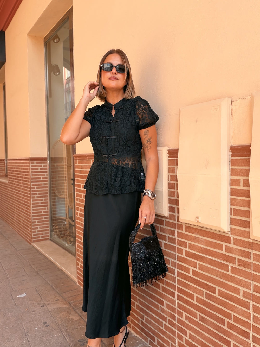 Blusa encaje negra MOMA