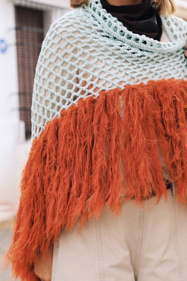 Poncho SIBENY plumas naranja