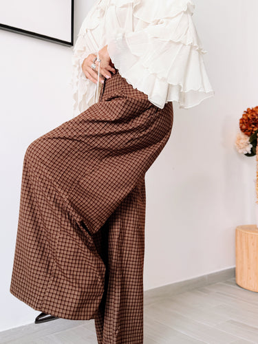 Pantalón pinzas CONSET marrón
