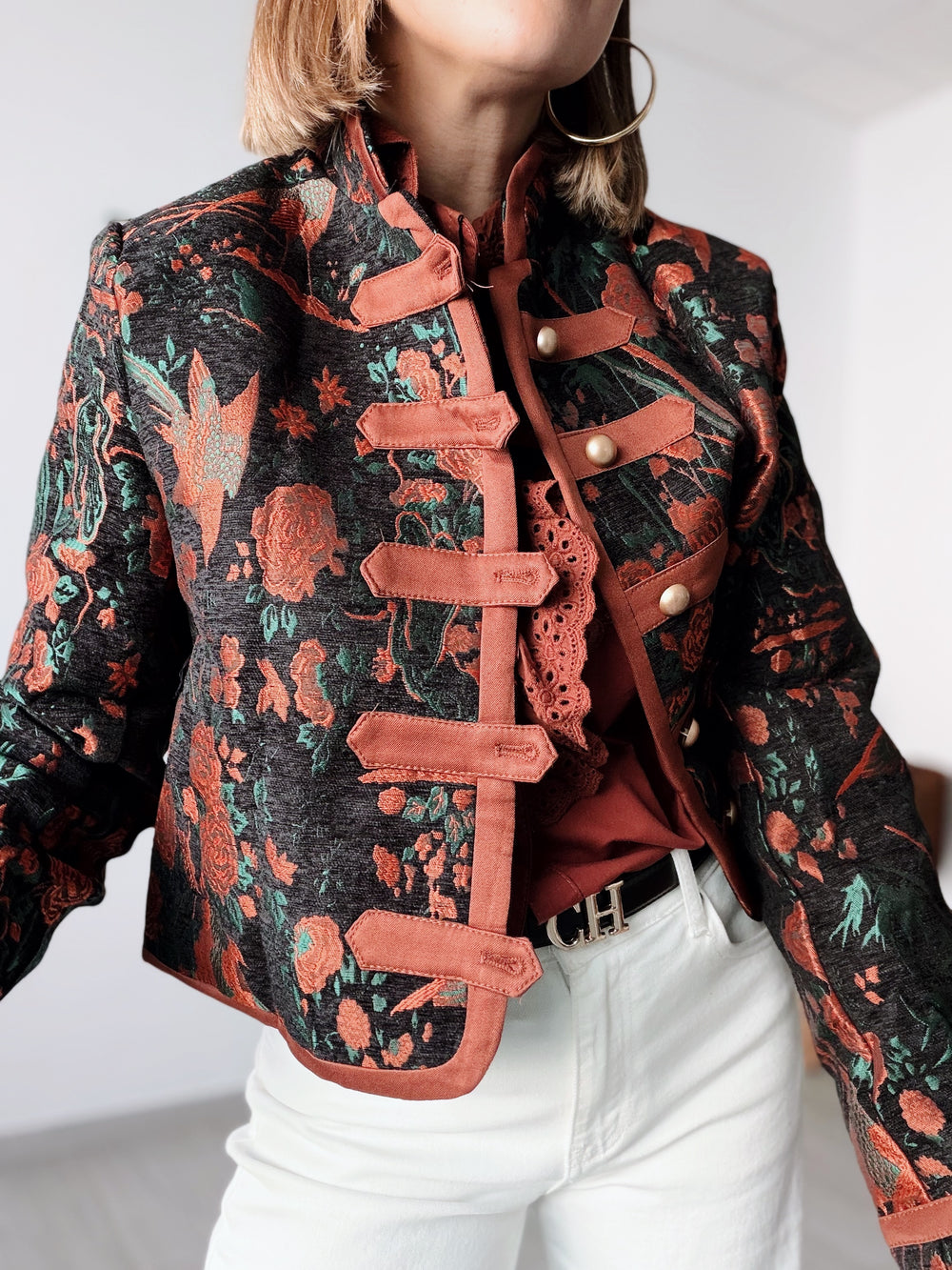 Chaqueta bordada CARAVAN negra