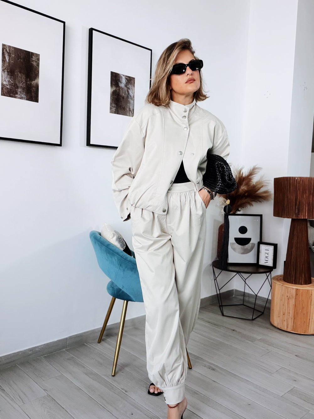 Conjunto ESSENTIAL taupe