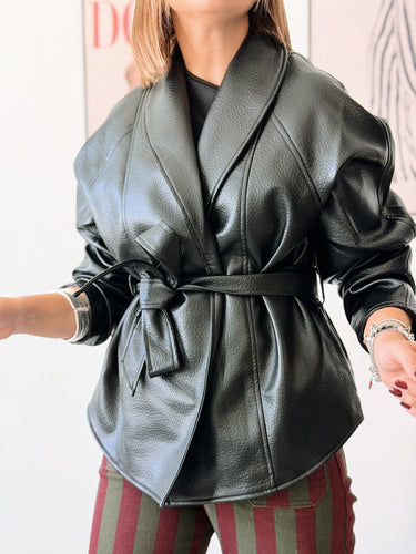 Chaqueta polipiel lazada negra