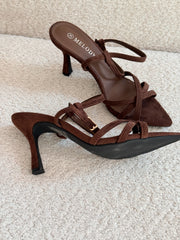 Sandalias tiras marrones