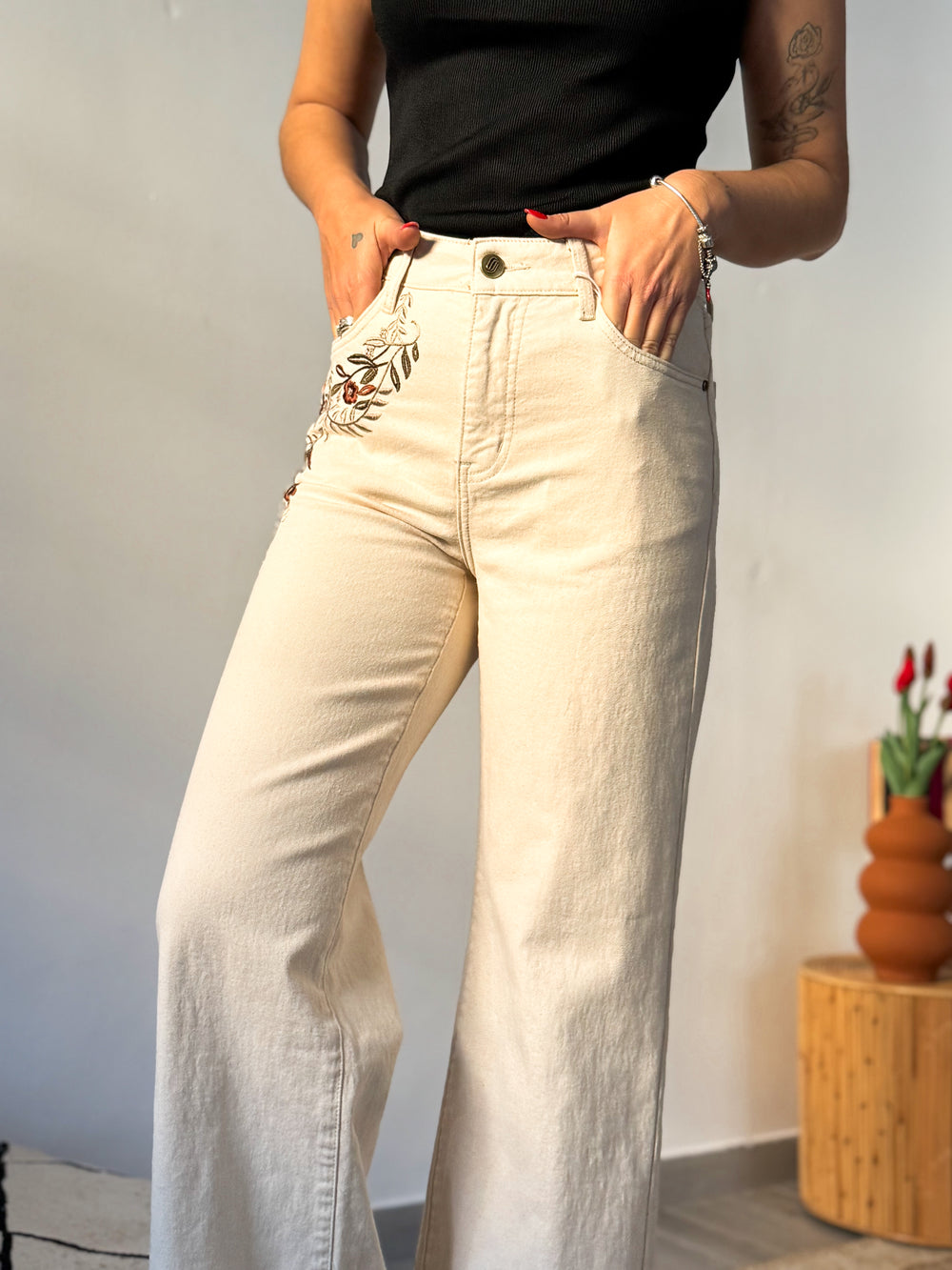 Jeans denim bordados beige