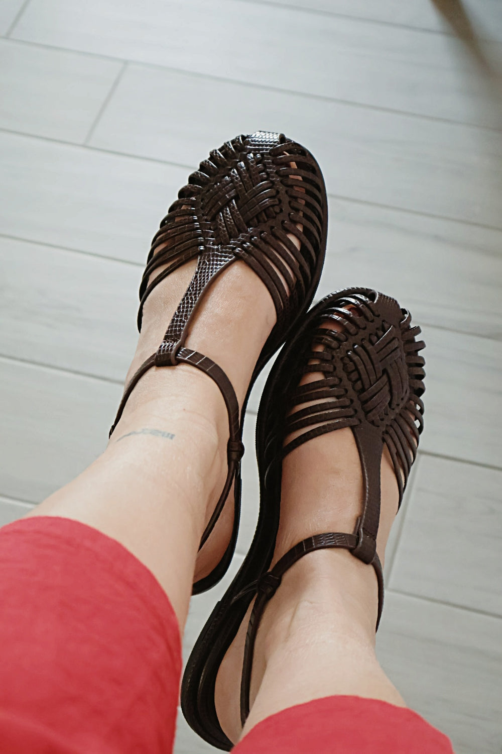 Cangrejeras marrones trenzadas