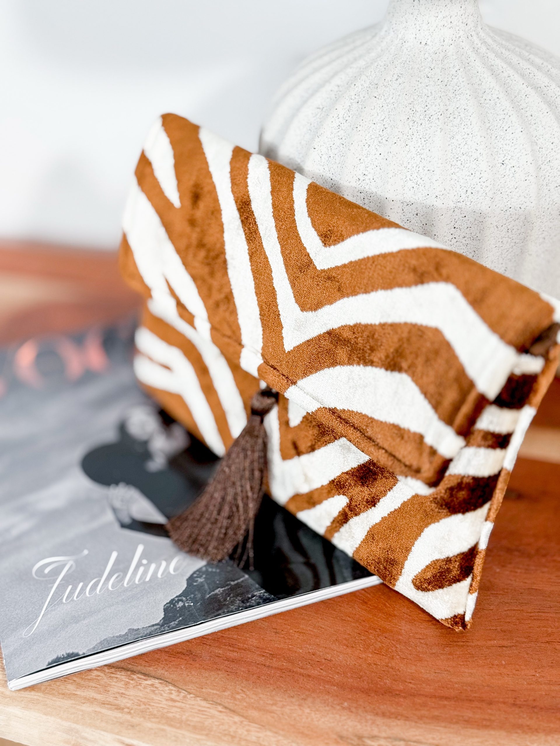 Cartera terciopelo cebra