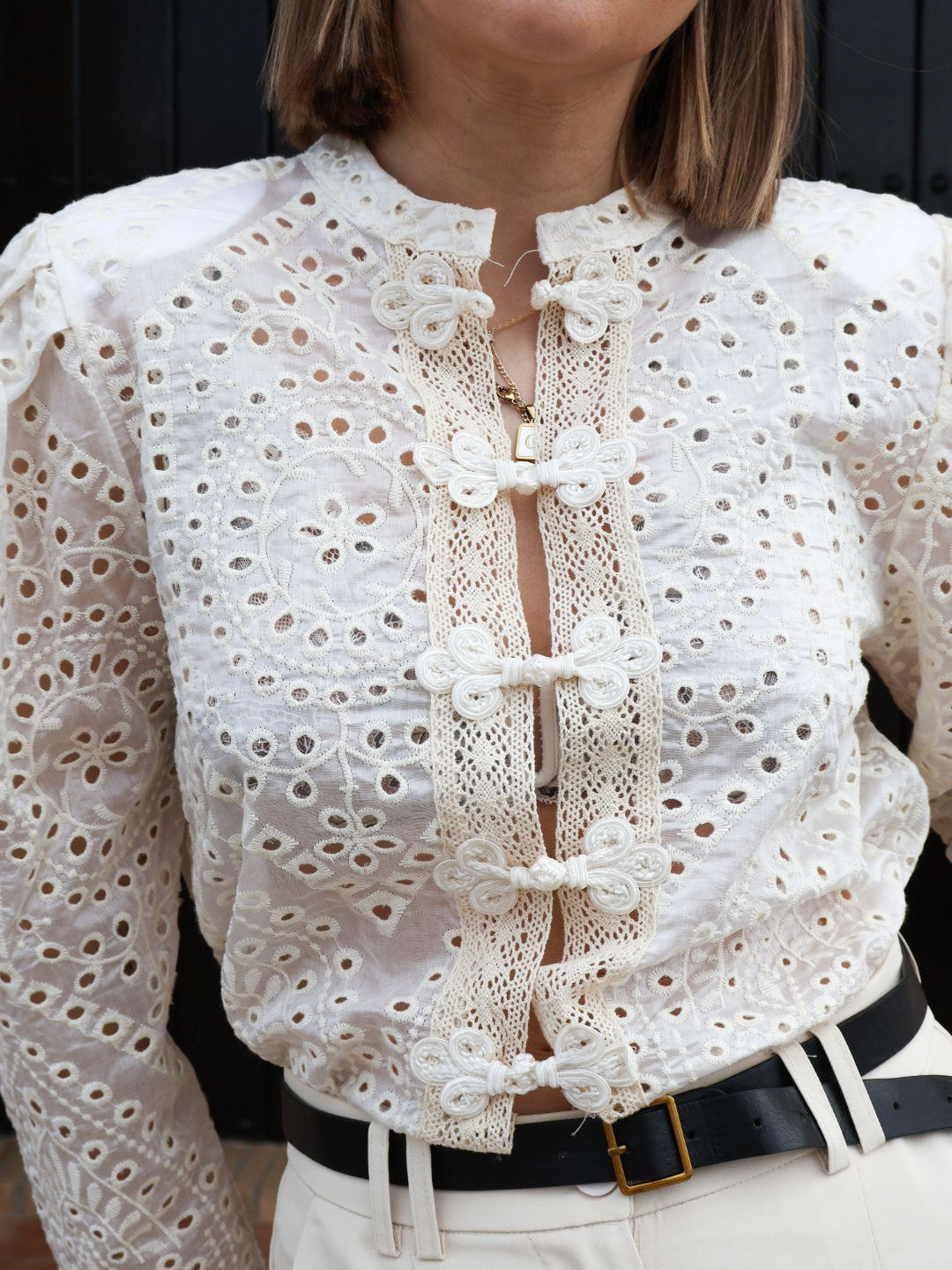 Blusa JAPÓN beige bordada