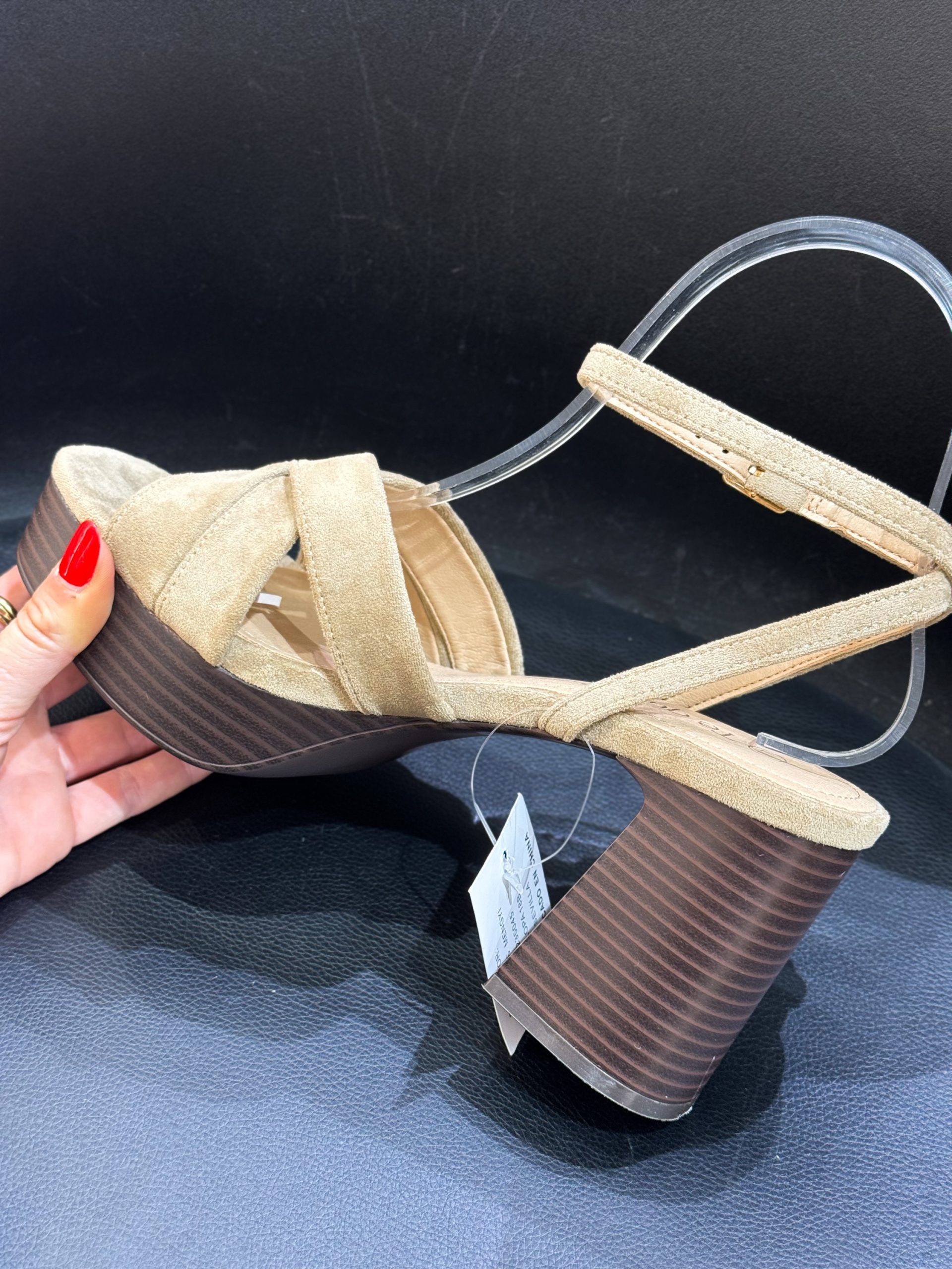 sandalia tacón arena