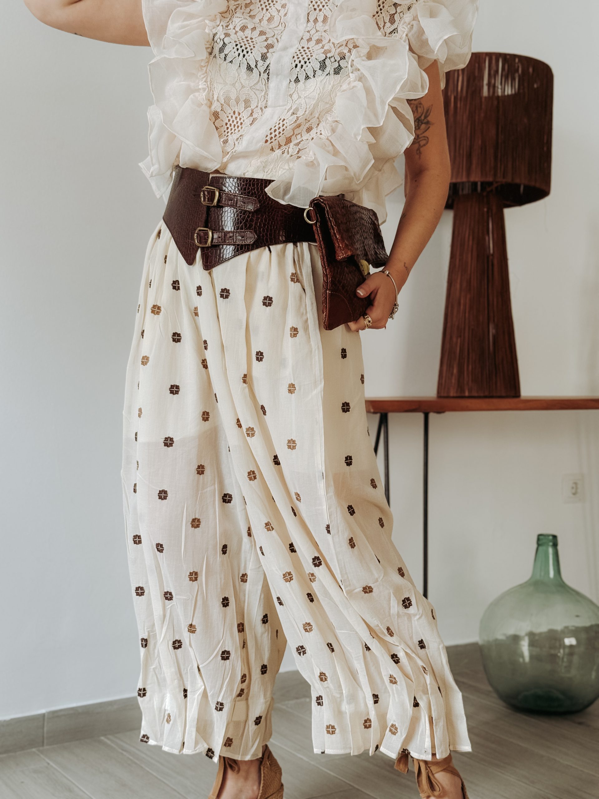 Pantalón bordado COSMIR beige