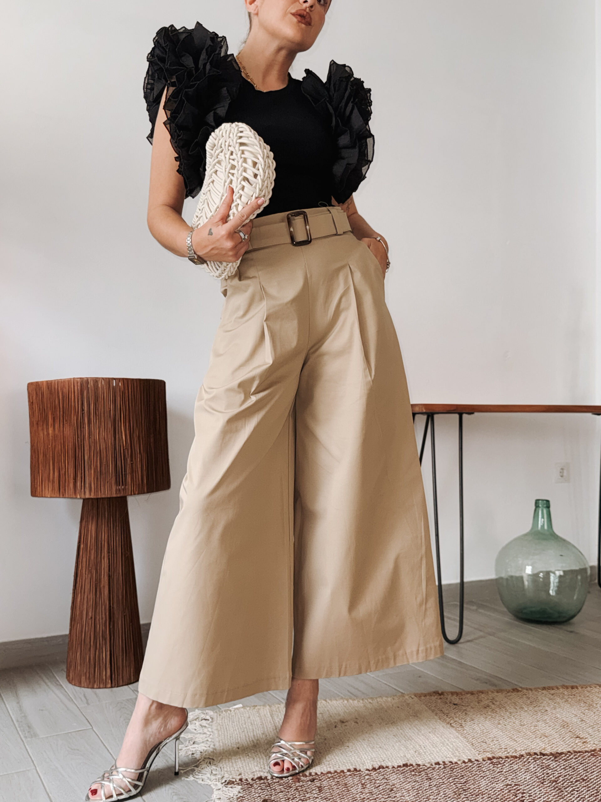 Pantalón COSETY camel hebilla