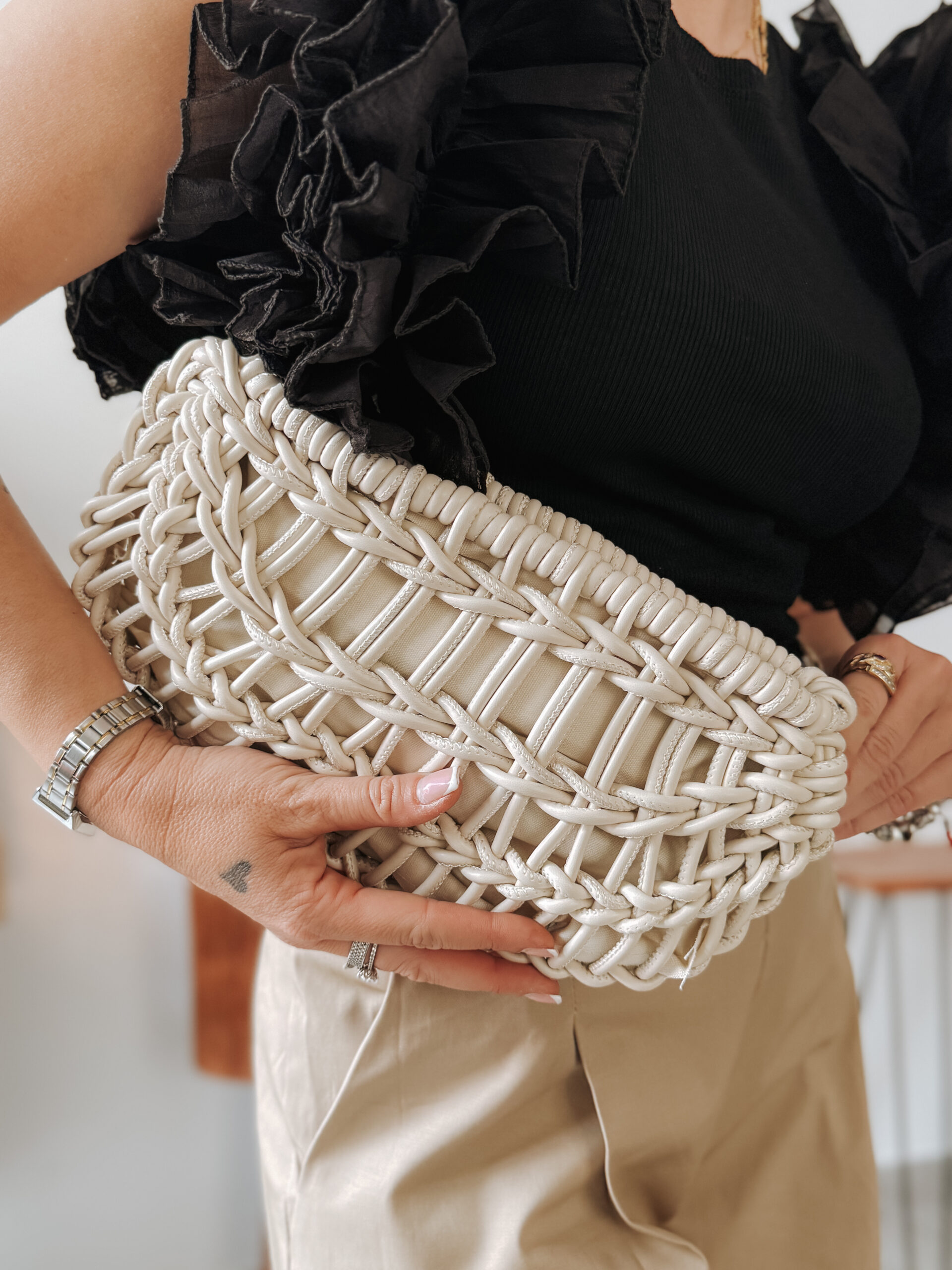 Bolso trenzado crema