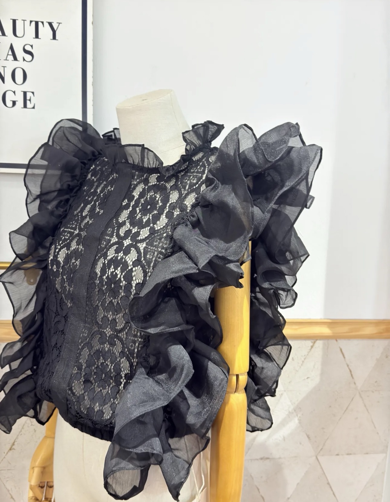Top CHANTILLY negro